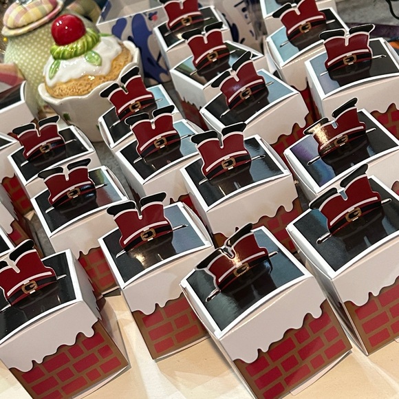 🧁 $5 Box Bundles - Live Show Deals 🛼 🛼 🛼 - Picture 1 of 8